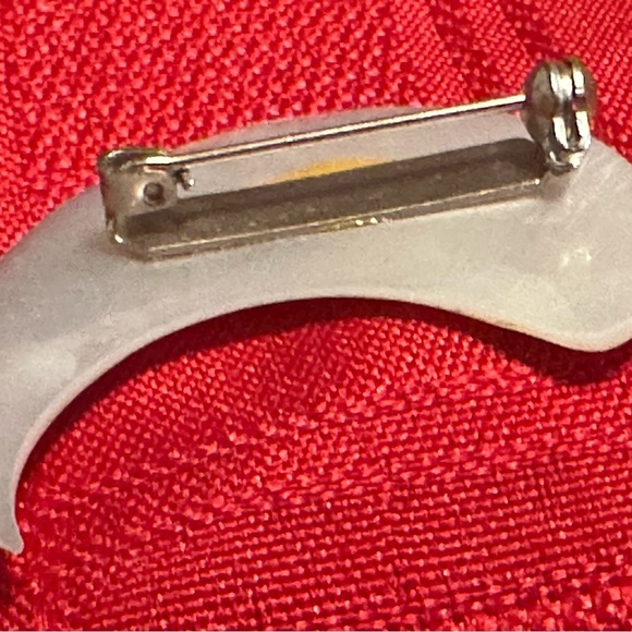 Vintage Mexican Crescent Moon Brooch Multicolor Abalone & mother of pearl. - Picture 5 of 8